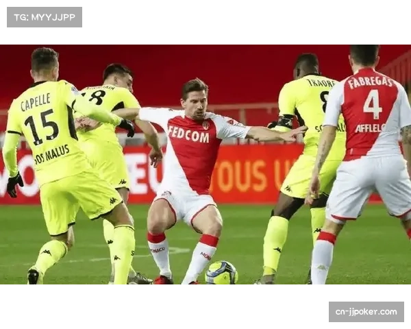 马赛对阵朗斯半场战成0-0，双方在中场的绞杀战术成焦点